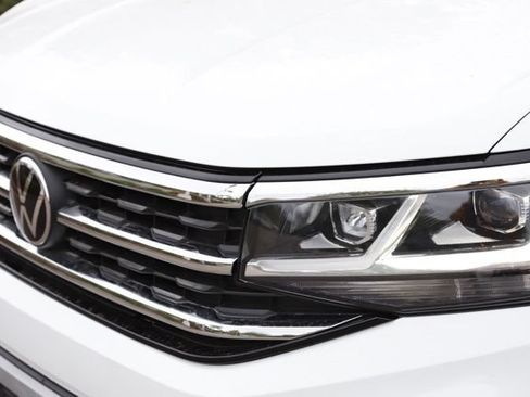 Used 2023 Volkswagen Atlas Cross Sport SE w/ Black Wheel Package AWD/4WD image 9