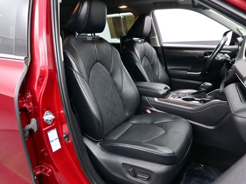 Used 2021 Toyota Highlander Platinum image 14