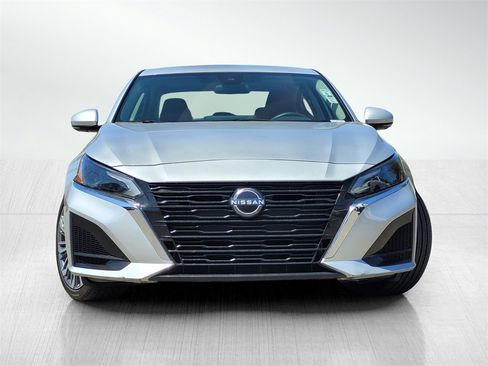 Used 2023 Nissan Altima 2.5 SL image 2