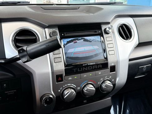 Used 2018 Toyota Tundra SR5 AWD/4WD image 40