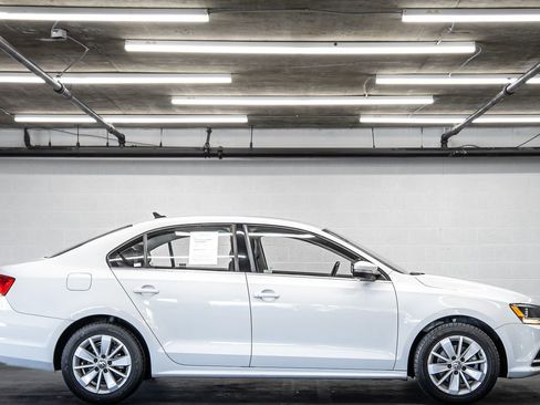 Used 2015 Volkswagen Jetta SE image 6