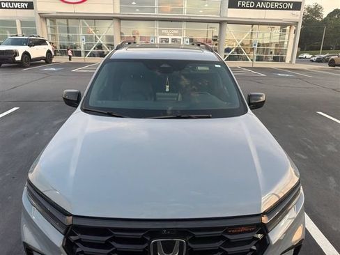 Used 2024 Honda Pilot TrailSport image 3