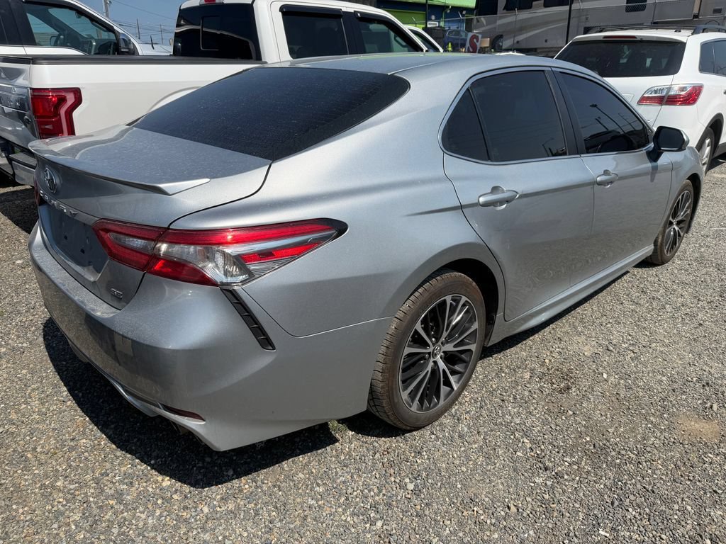 Used 2018 Toyota Camry SE FWD image 2