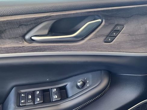 Used 2022 Jeep Grand Cherokee L Limited w/ Luxury Tech Group II image 13