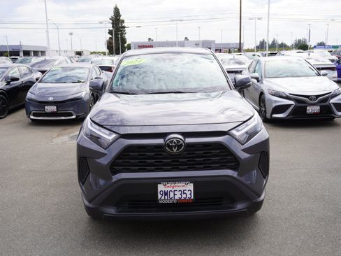 Used 2024 Toyota RAV4 LE AWD/4WD image 4
