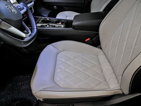 Certified 2025 Volkswagen Atlas Cross Sport SEL Premium R-Line AWD/4WD image 12