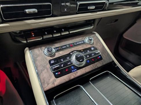 Used 2020 Lincoln Aviator Reserve w/ Equipment Group 202A image 25