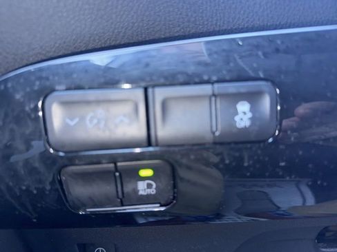 Certified 2020 Toyota Prius Prime LE image 16