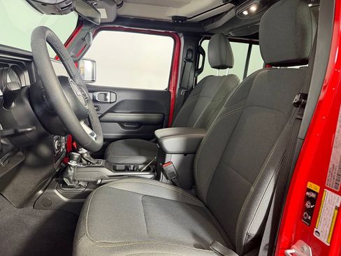 Used 2026 Jeep Wrangler Unlimited Sahara AWD/4WD image 21