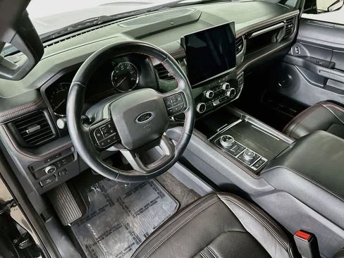 Used 2022 Ford Expedition Limited AWD/4WD image 2