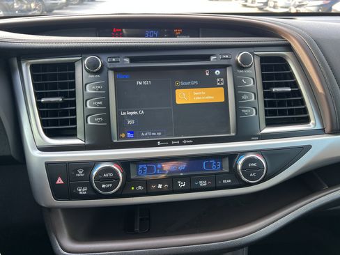 Used 2017 Toyota Highlander Plus image 29