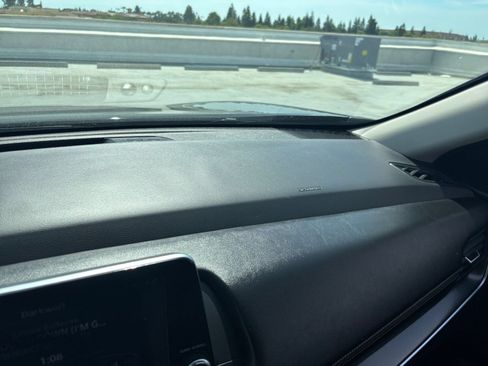 Used 2025 Nissan Rogue SV FWD image 35