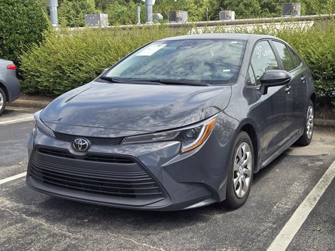 Used 2025 Toyota Corolla LE FWD image 3