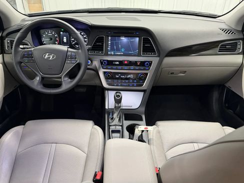 Used 2017 Hyundai Sonata Limited w/ Ultimate Package 04 FWD image 18