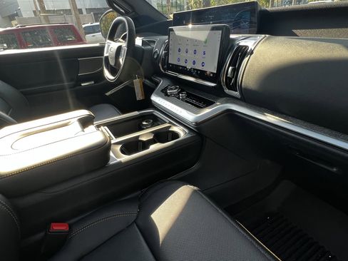 Used 2025 Ford Expedition Tremor image 49