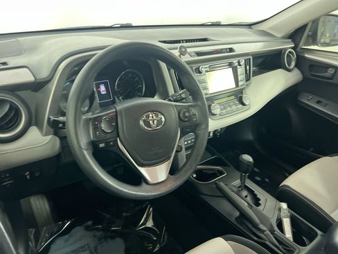 Used 2018 Toyota RAV4 LE w/ Carpet Mat Package AWD/4WD image 22