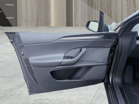 Used 2024 Tesla Model X Long Range image 32