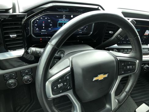 Used 2022 Chevrolet Silverado 1500 LT w/ Z71 Off-Road Package image 18