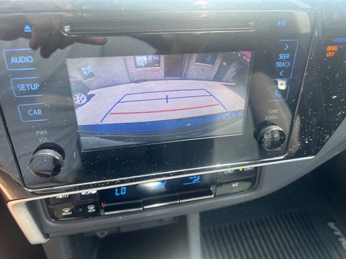 Used 2018 Toyota Corolla LE FWD image 15