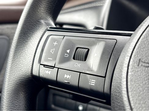 Used 2022 Nissan Rogue SV image 15