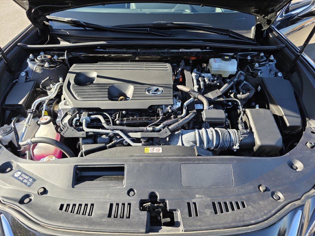 Certified 2023 Lexus ES 300h w/ Accessory Package (Z2) FWD image 32