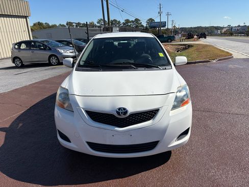 Used 2010 Toyota Yaris Sedan image 3