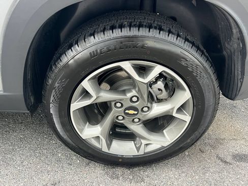 Used 2025 Chevrolet Trax LT w/ LT Convenience Package FWD image 15