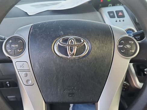 Used 2014 Toyota Prius V Three image 19