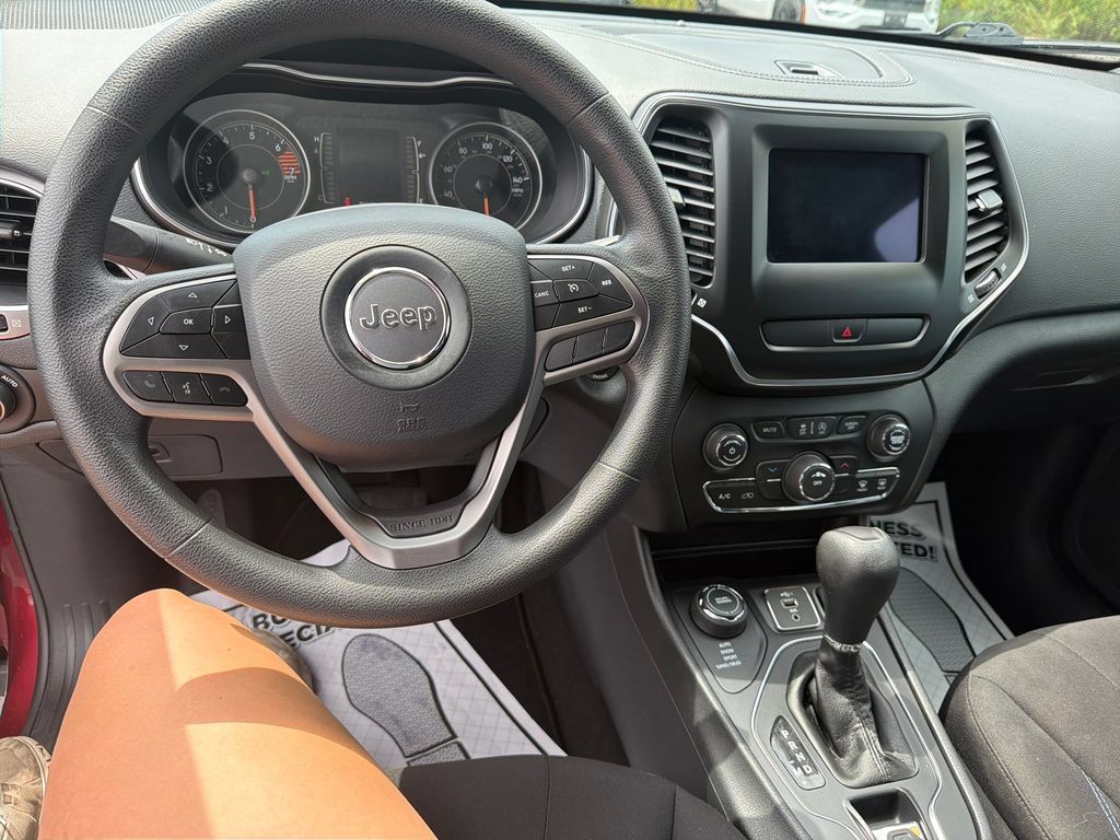 Used 2019 Jeep Cherokee Latitude w/ Popular Appearance Group AWD/4WD image 14