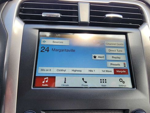 Used 2018 Ford Fusion SE w/ Fusion SE Technology Package FWD image 21