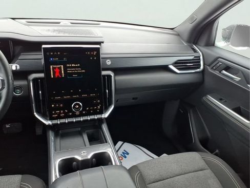 Used 2025 GMC Acadia Elevation AWD/4WD image 15