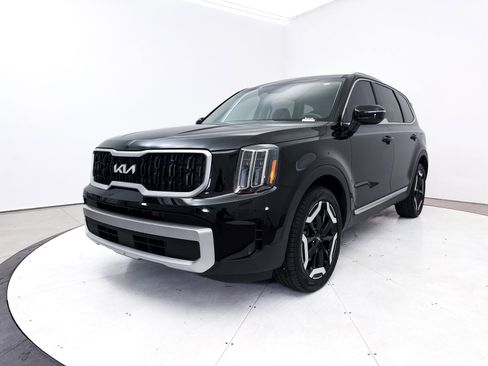 Used 2024 Kia Telluride EX w/ EX Captain's Chair Package image 15