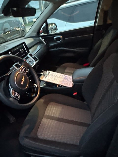 Used 2022 Kia Sorento LX AWD/4WD image 3