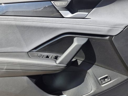 New 2025 Volkswagen Tiguan SE image 19