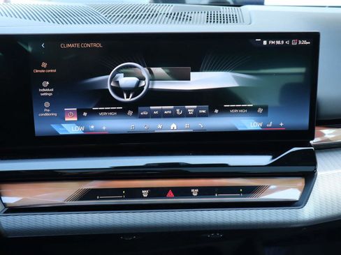 Used 2025 BMW i5 xDrive40 image 14