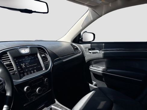 Used 2020 Chrysler 300 Touring w/ Sport Appearance Package image 21