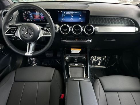 New 2025 Mercedes-Benz GLB 250 image 2