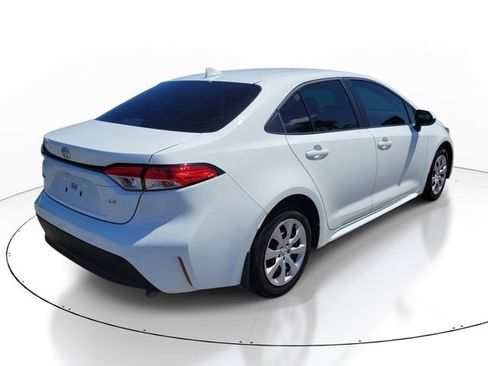 Used 2024 Toyota Corolla LE image 2