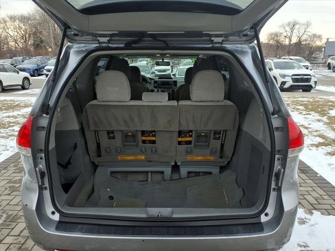 Used 2013 Toyota Sienna LE image 29