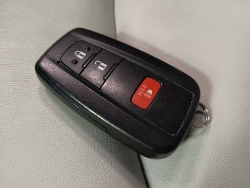 Used 2018 Toyota Prius Four Touring w/ Premium Convenience Package image 32