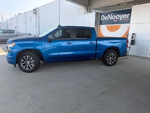 Used 2023 Chevrolet Silverado 1500 RST w/ Z71 Off-Road Package AWD/4WD image 2