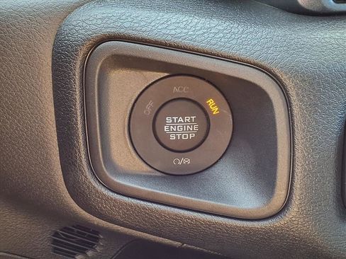 New 2025 Jeep Gladiator Sport image 9