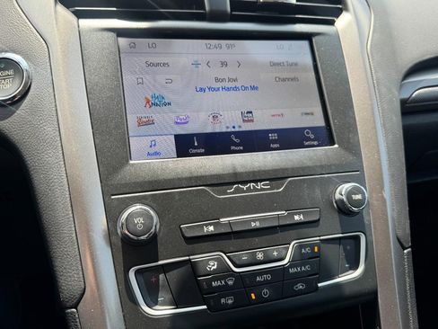 Used 2020 Ford Fusion SE FWD image 18