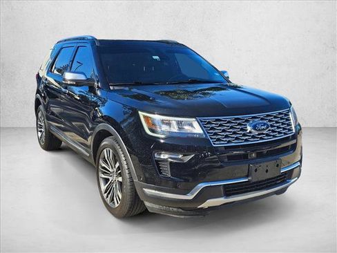 Used 2018 Ford Explorer Platinum image 3