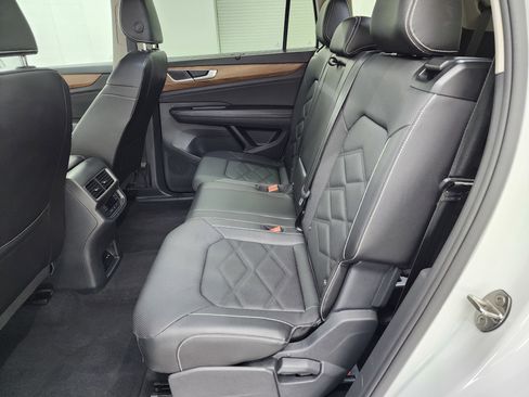 Used 2025 Volkswagen Atlas SE image 9