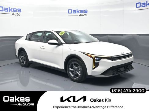 New 2025 Kia K4 FWD image 1