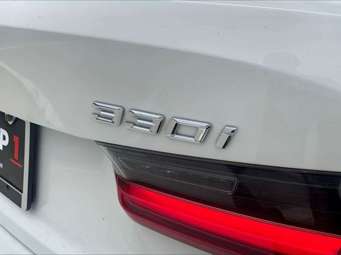 Used 2023 BMW 330i Sedan w/ Premium Package image 9