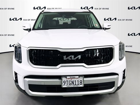Certified 2025 Kia Telluride LX image 2