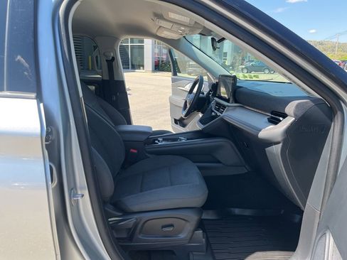 Used 2025 Ford Explorer Active AWD/4WD image 16