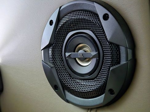 Used 2018 Chevrolet Express 2500 w/ Enhanced Convenience Package image 5